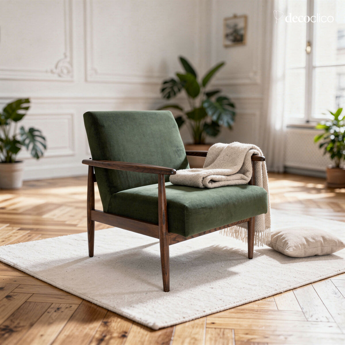Fauteuil en frêne et velours vert Octave