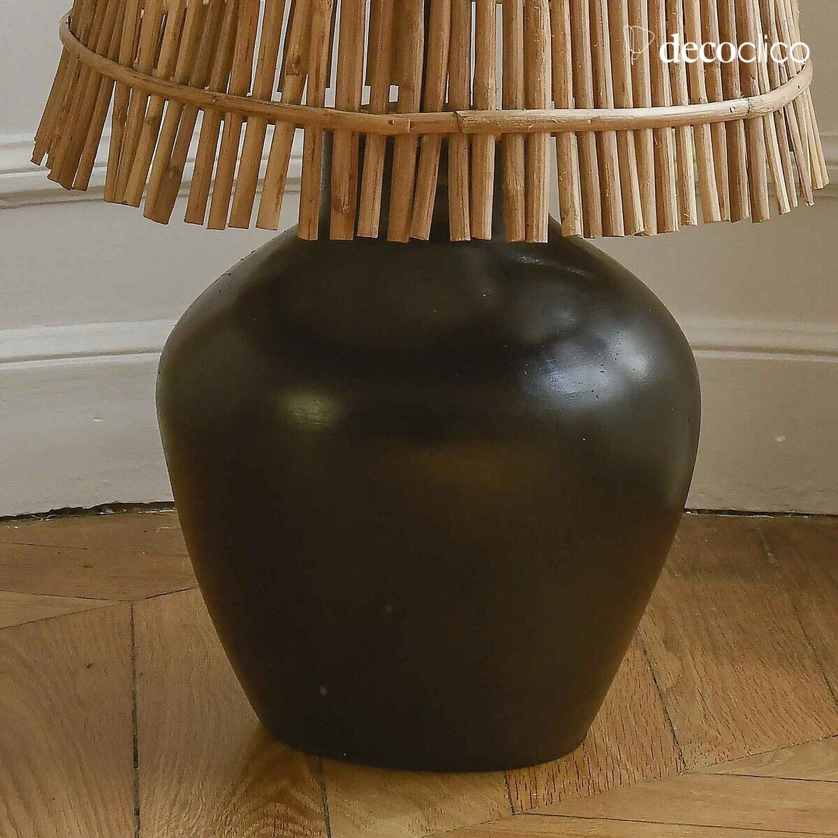 Pied de lampe en terre cuite noir mat fait main Alma