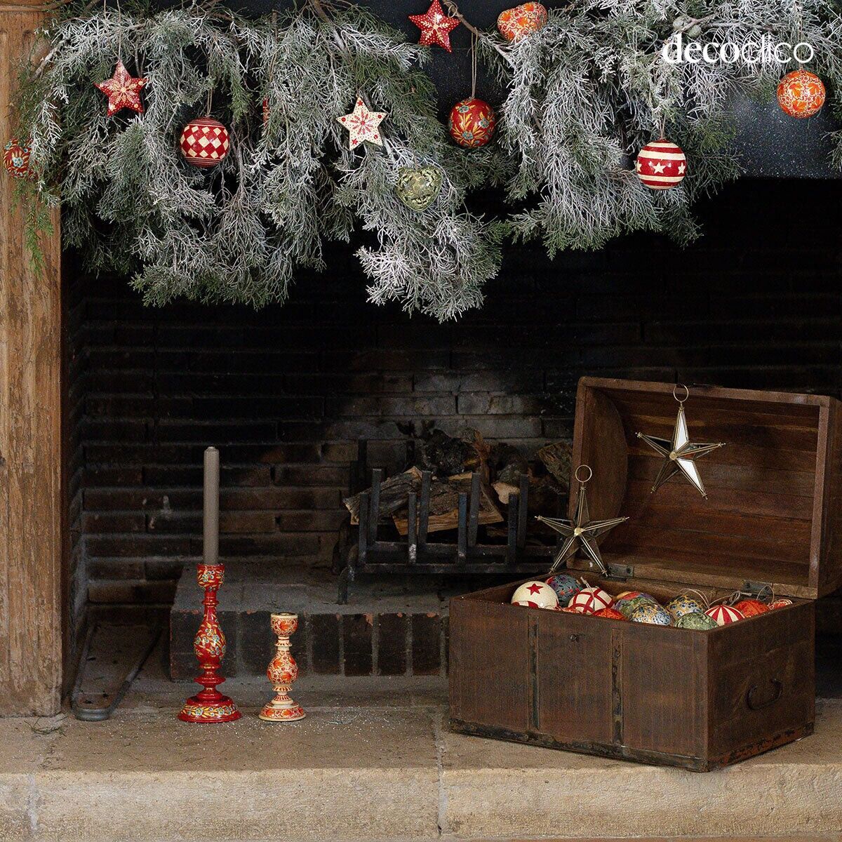 Set de 2 chandeliers en papier mâché motif fleuri Melle