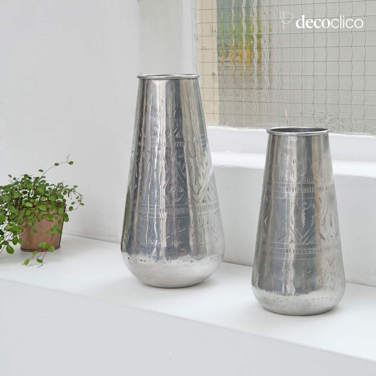 Vase cylindrique en aluminium argenté H33 cm Jaya
