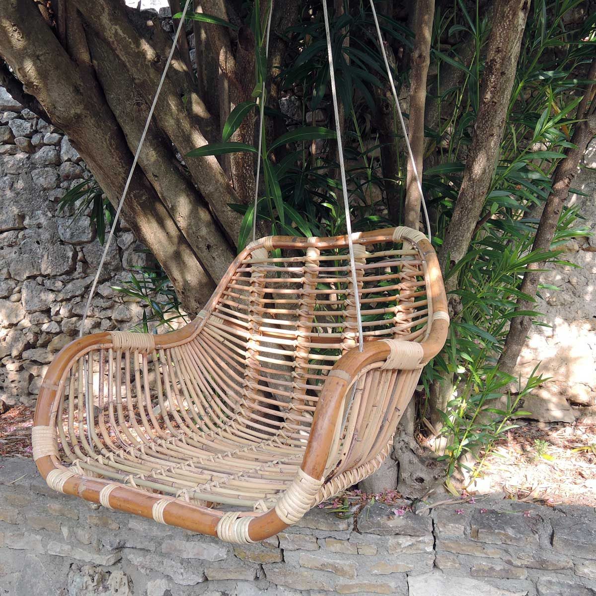 Chaise suspendue extérieure Backyard Lifestyles en osier noir avec