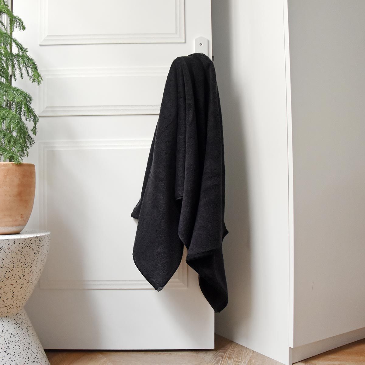 Serviette de toilette en coton éponge Issey Noir Haomy – Decoclico