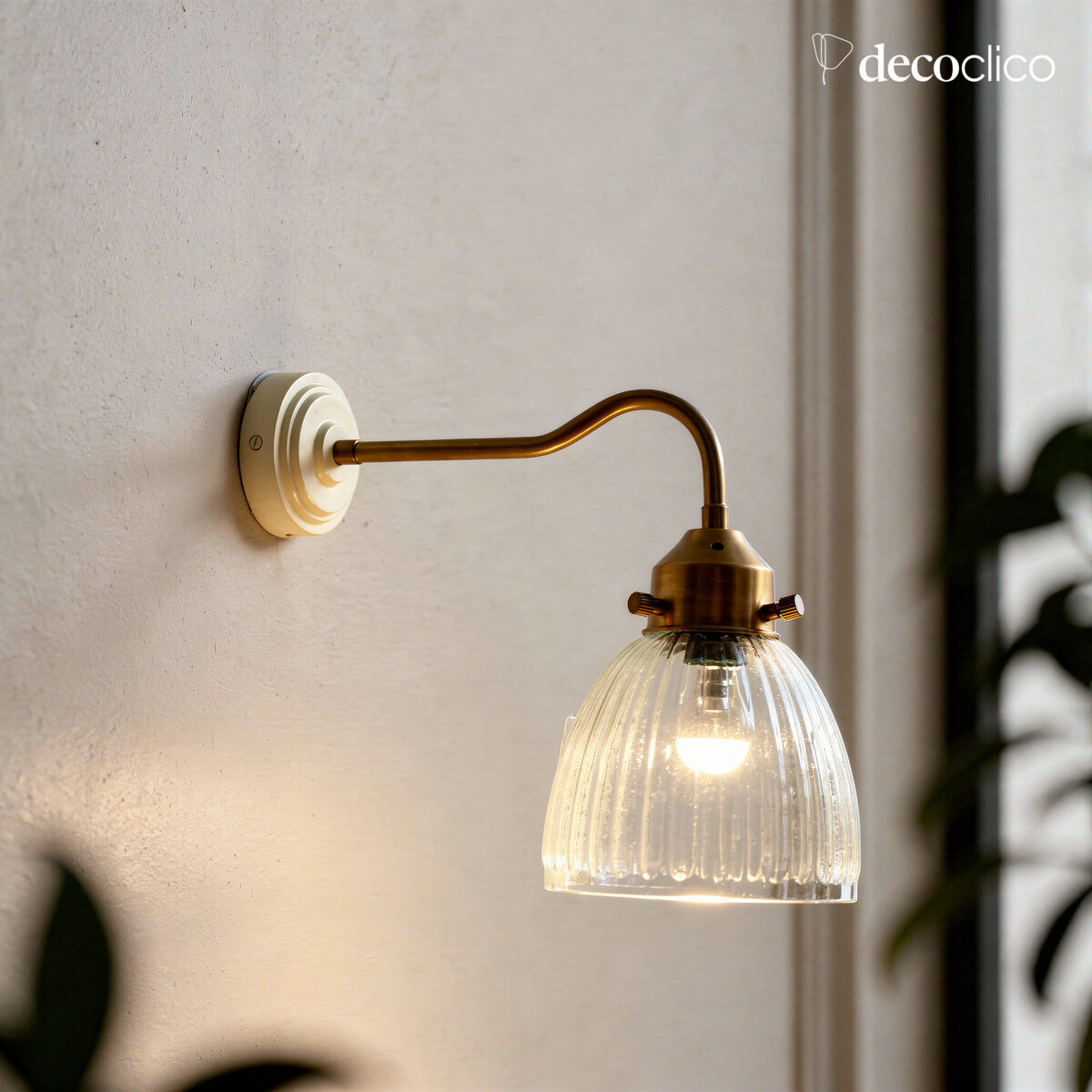 Antique brass-colored metal wall lamp and PM engraved glass shade Arlette