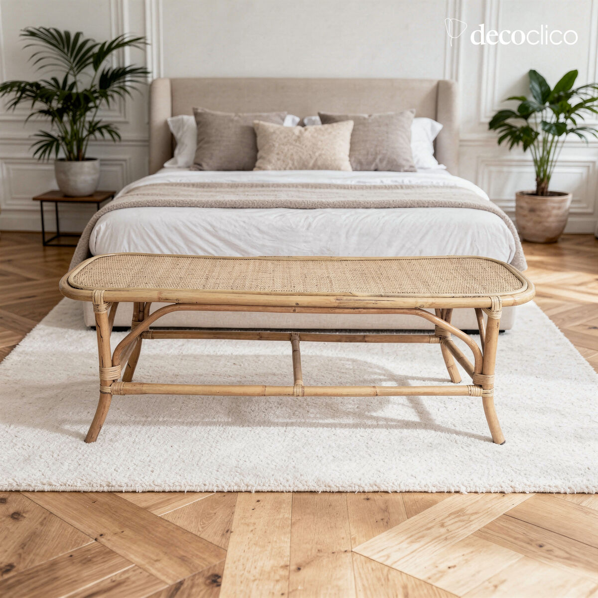Bed end bench with rounded corners in woven natural rattan Pavone
