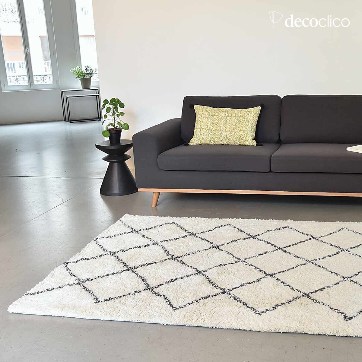 Berber-style rug, 100% ecru wool with hand-woven charcoal patterns, 140 x 200 cm Fro
