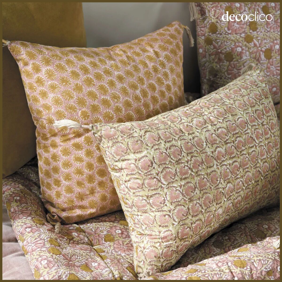 Cushion with pink and yellow printed cotton pom-poms - 40x60 cm Flora