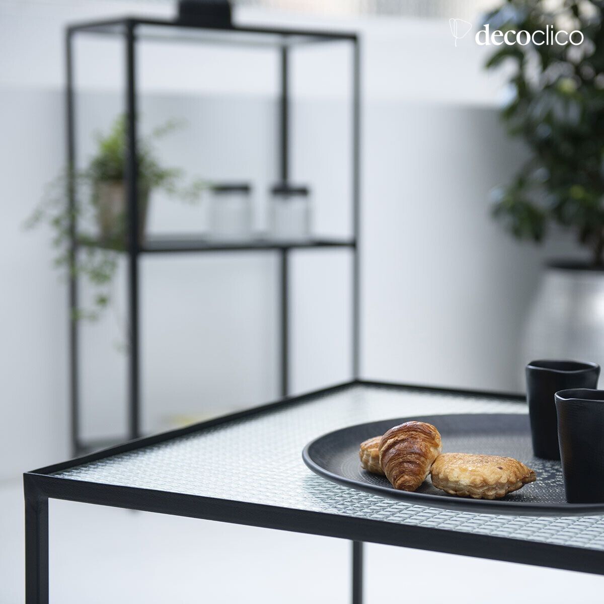 Low table in matt black metal with glass top Nevada