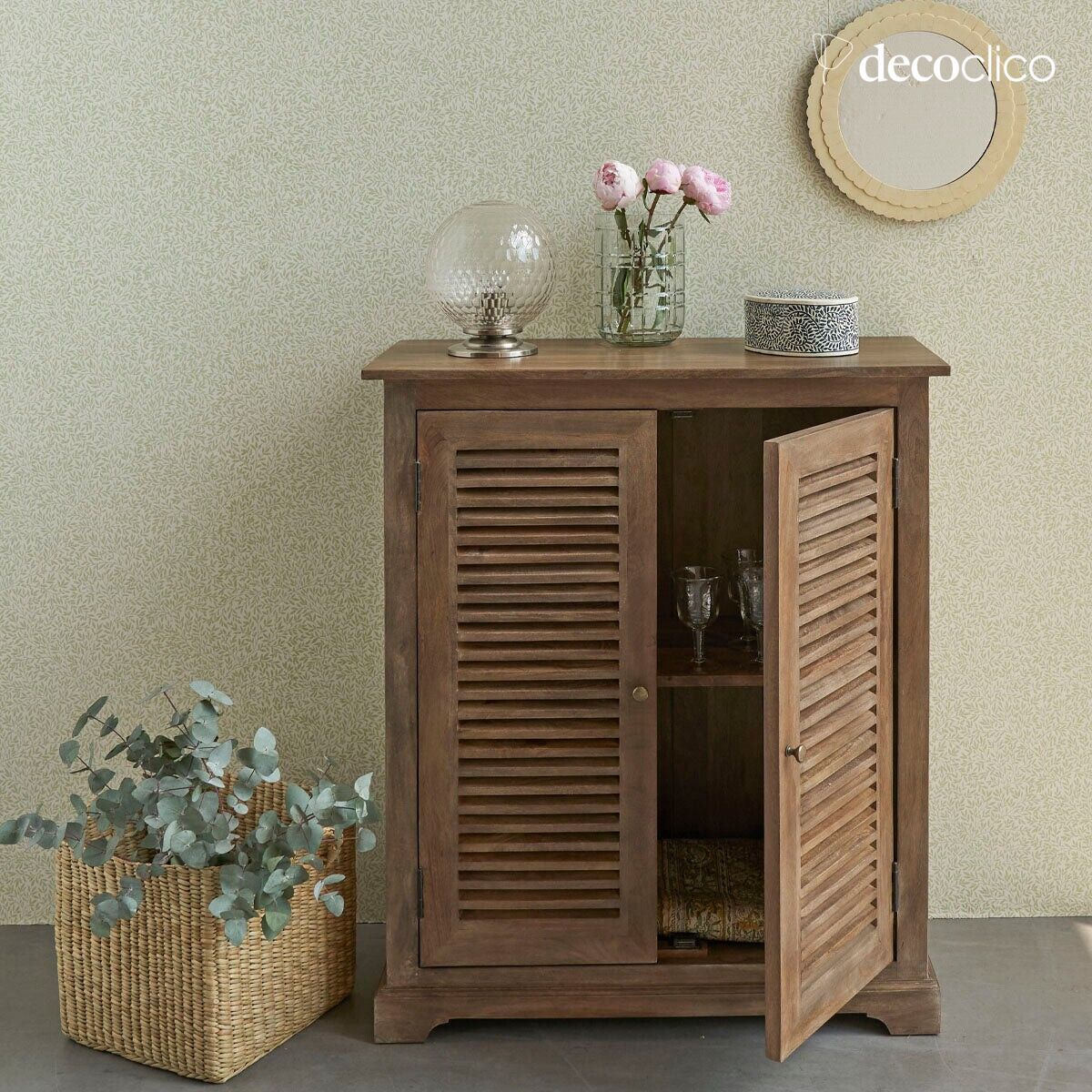 Mango wood sideboard with two doors in vintage louvered style Sienne