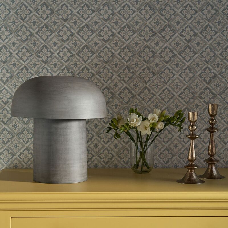 Mushroom-shaped table lamp in galvanized metal