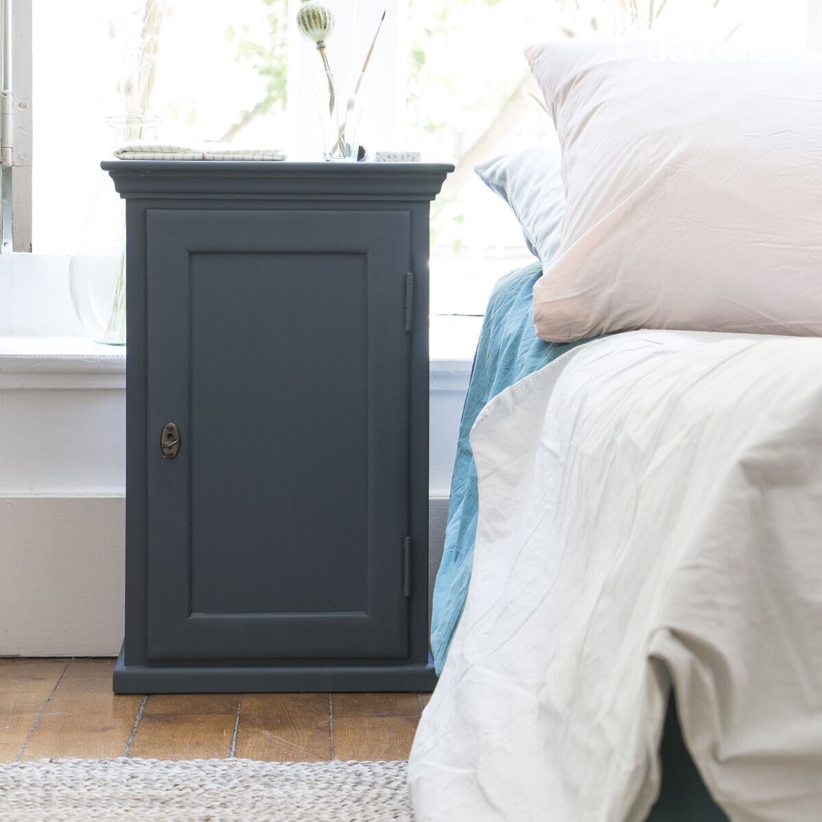 Parisian bedside table with 1 door in blue maritime pine Léandre