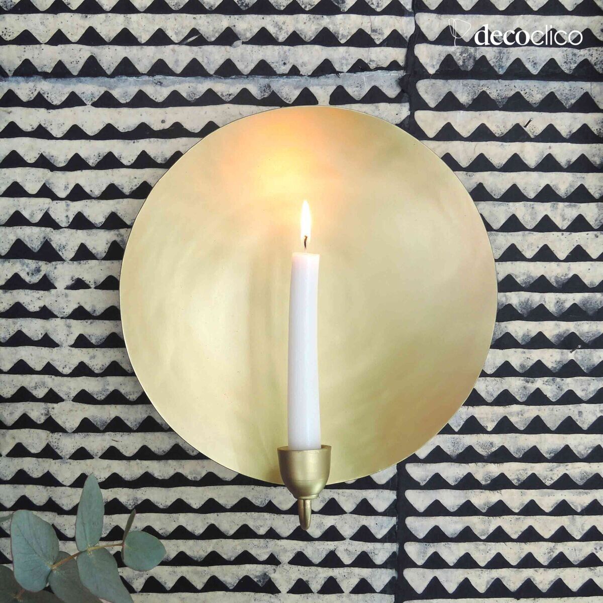 Round-bottomed wall-mounted candleholder in gold-finish metal