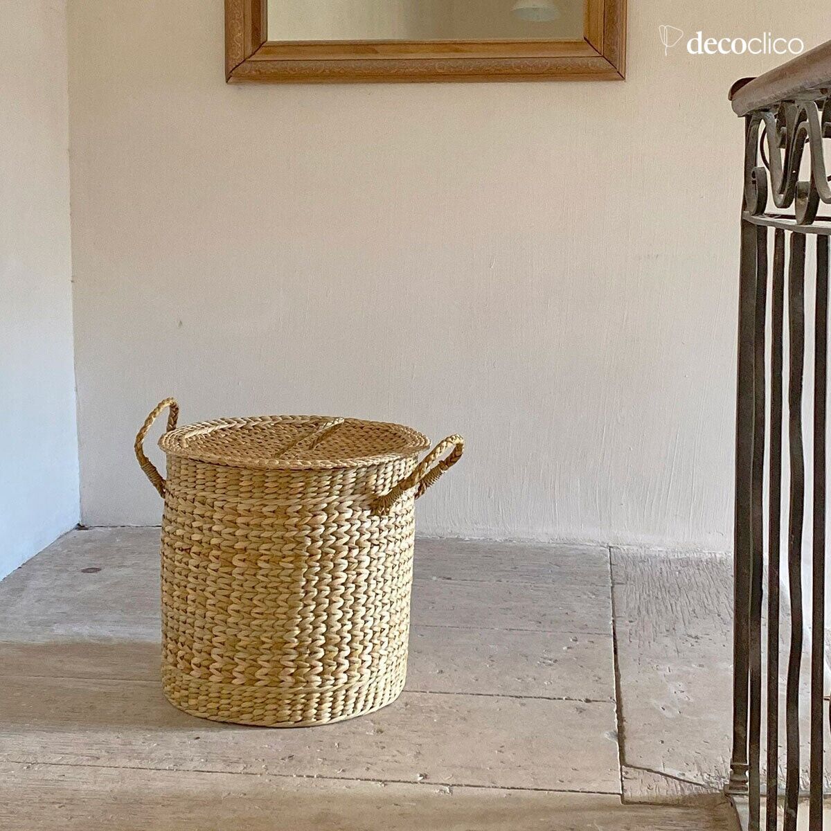 Round water hyacinth basket with lid Céleste