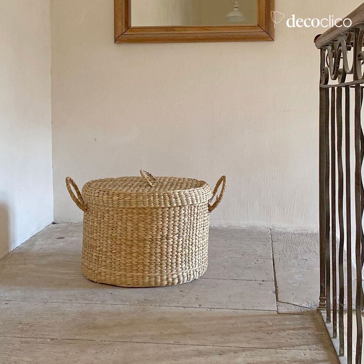 Round water hyacinth basket with lid Céleste