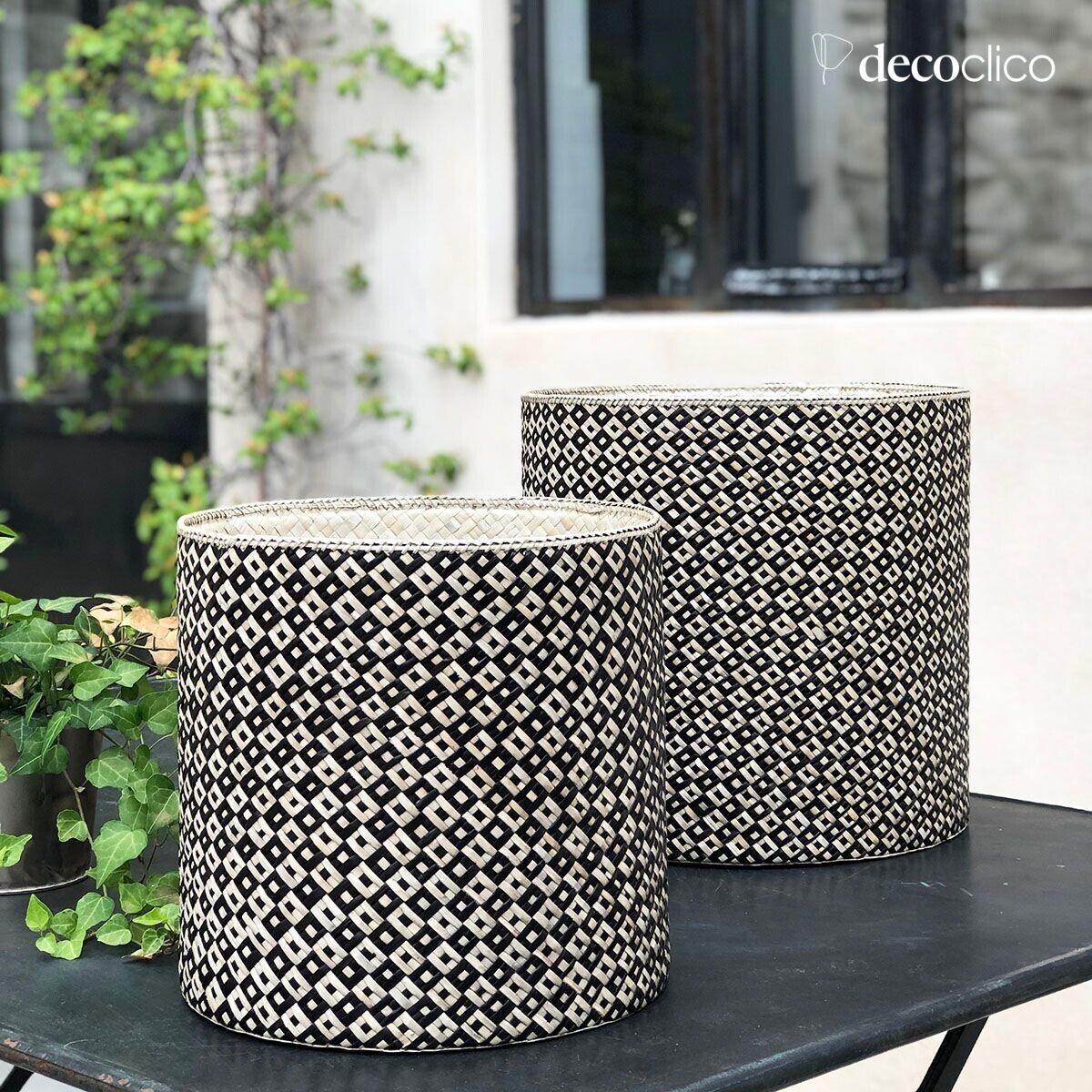 Set of 2 round pandan baskets  Wayan Casatera