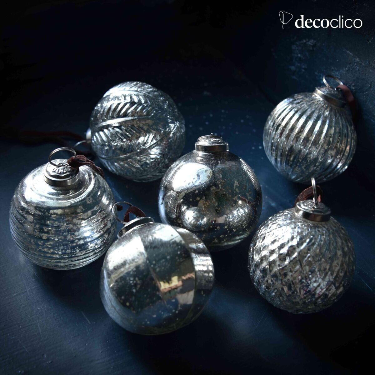 Set of 6 glass Christmas baubles with velvet ties