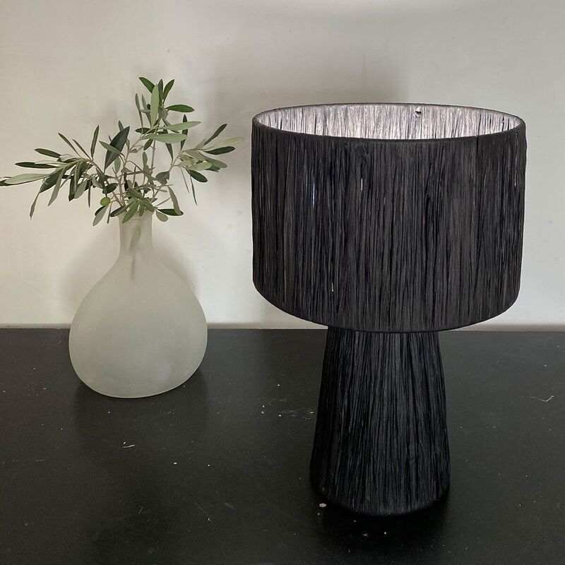 Table lamp in natural raffia, matt black