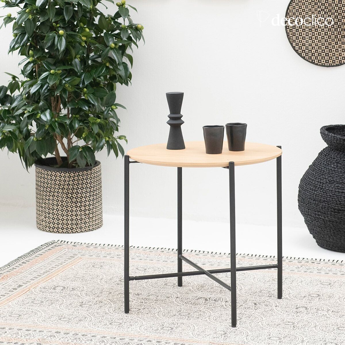 Upper Arne coffee table with pedestal base in oak veneer and matt black metal legs Lykke